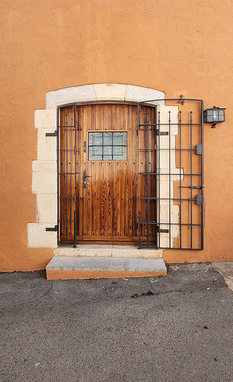 A door in Begur