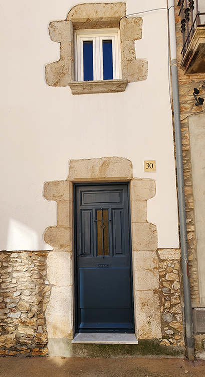 A door in Begur