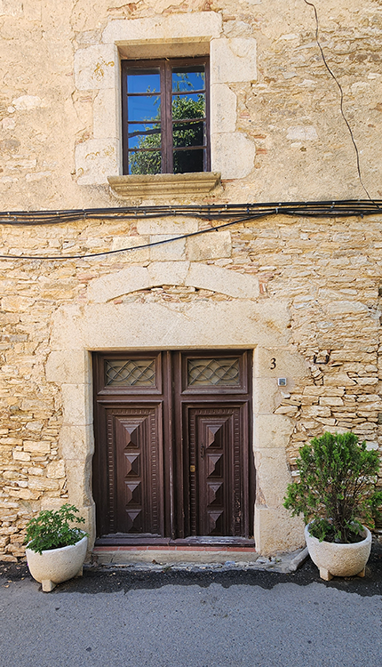 A door in Begur
